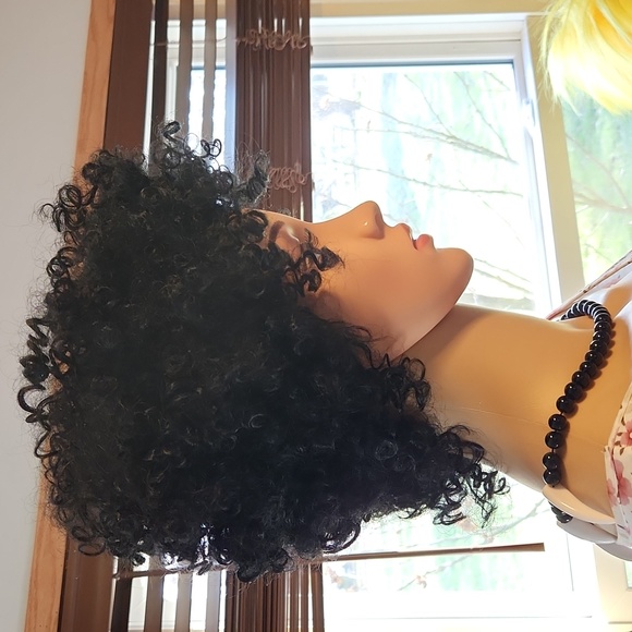 Doremi Hair Wig ☆ Short Black Coil-Out Curly wig ☆ New in Bag ☆ Classy ☆ Cute - Picture 3 of 12